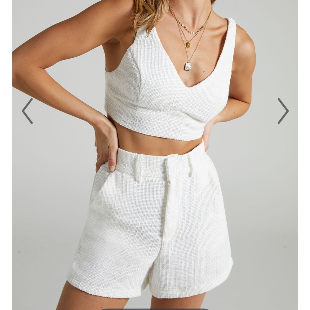 Showpiece white twill short set